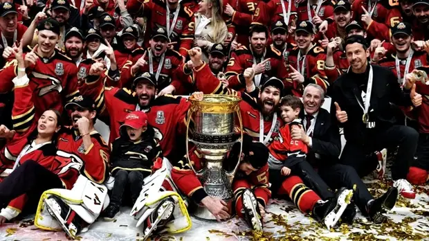 Гол Толчинского, «сухарь» Грубеца и 39 заблокированных бросков: как «Авангард» обыграл ЦСКА и завоевал Кубок Гагарина