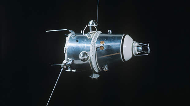 Ретрокалендарь: от полёта станции "Луна-10" до образования ФСБ