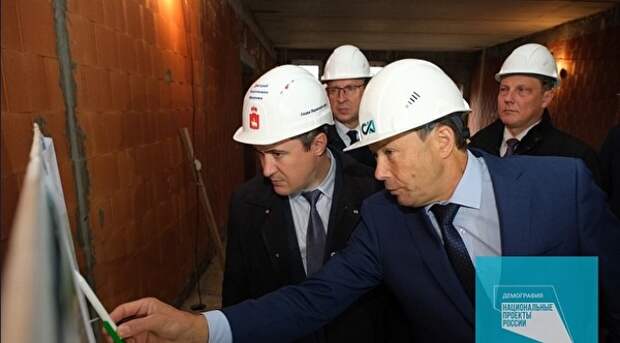 Прибывший в Пермь по указке федерального центра Дмитрий Махонин (слева) пока не успел добиться высокой узнаваемости у избирателей