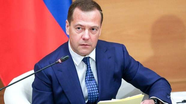 Медведев приехал на церемонию прощания с главой МЧС Зиничевым