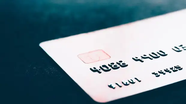 Финансовый специалист дала советы по выбору дебетовой карты