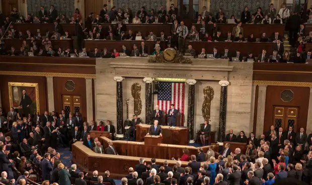 «Борьба всех против всех»: с какой целью США вводят очередные санкции против России