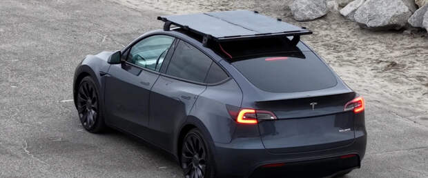 Раздвижная солнечная панель для крыши автомобиля добавляет до 32 км пробега в день