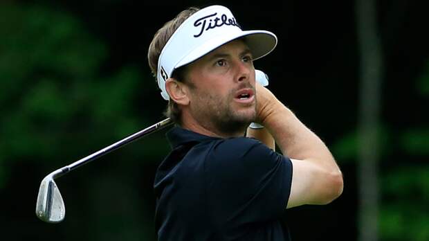 Pro Golfer Spencer Levin Explains His 'Happy Gilmore' Putting Stance