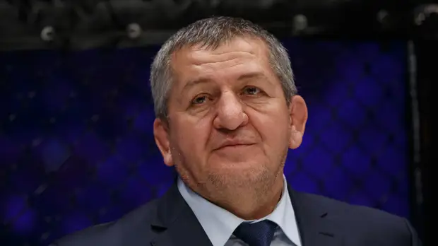 Боксёр Бетербиев выразил соболезнования родным Абдулманапа Нурмагомедова