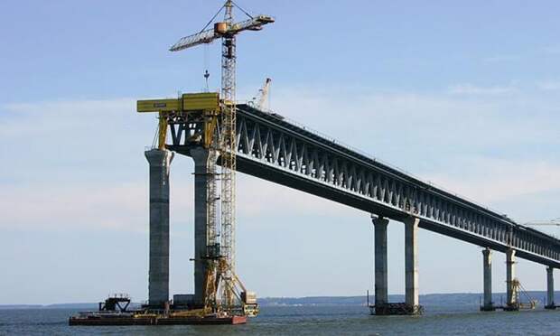 Представитель вице-премьера: Работы по строительству Керченского моста идут по графику