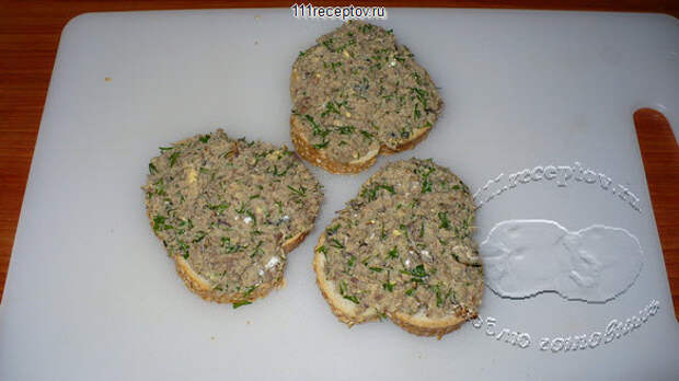 Бутерброды со шпротами и яйцом