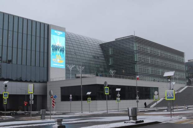 Цифровые медиафасады Москвы транслируют баннеры, посвященные 30-летнему юбилею МЧС России