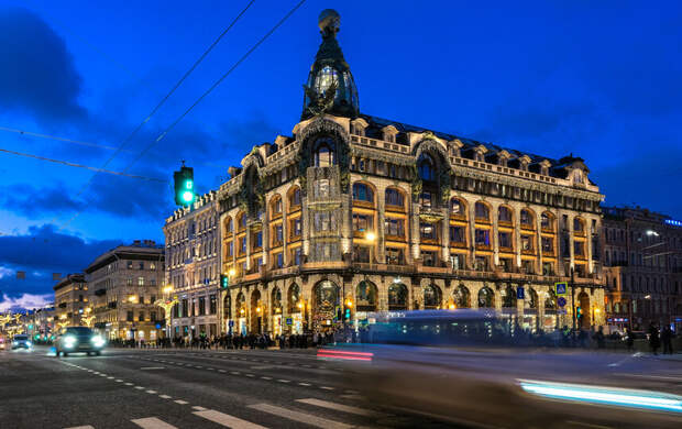 Дом Зингера в Петербурге получил новую подсветку 25 декабря 2025