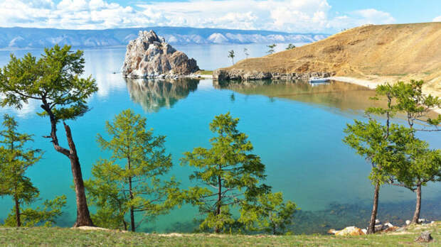 Путин поручил запретить пластиковую посуду на Байкале