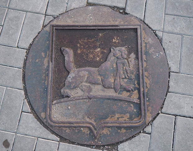 Иркутск, Россия - люк