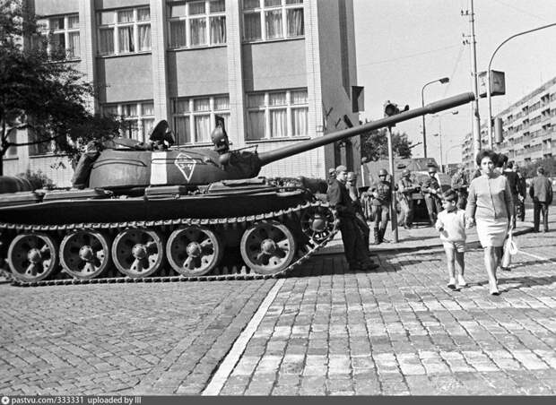 Кстати, о танках в Праге Захар Прилепин, прага, танк