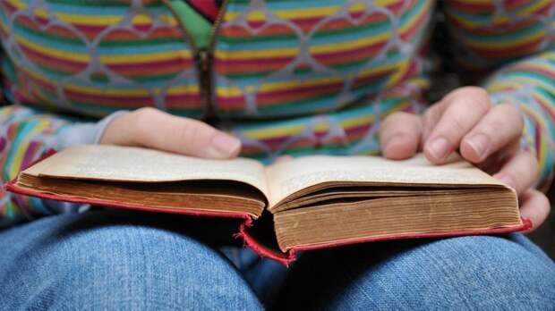 Библиотерапия: как чтение книг влияет на психическое здоровье человека