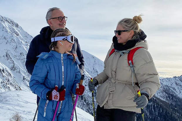 Хейтеры раскритиковали Веру Брежневу и ее семью. За певицу заступилась Наталья Водянова