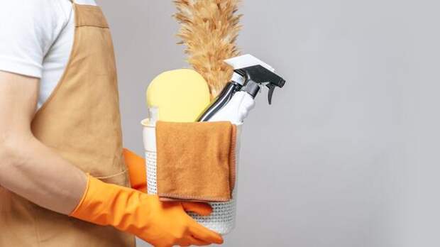 От пыли до пятен: инструкция по спасению натяжного потолка