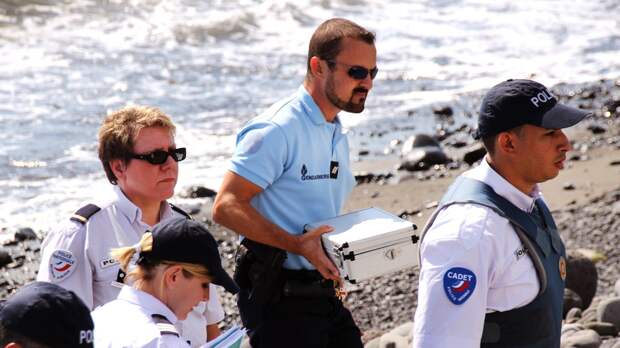 http://kualalumpurpost.net/wp-content/uploads/2015/08/mh370-investigation-b.jpg