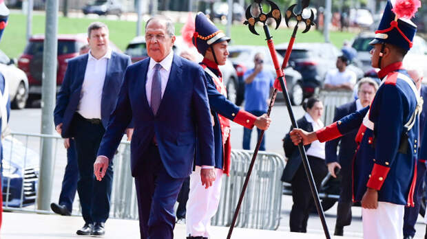 Высек на заднем дворе: Строгий педагог Лавров преподал Штатам урок прямо в Америке Высек на заднем дворе: Строгий педагог Лавров преподал Штатам урок прямо в Америке