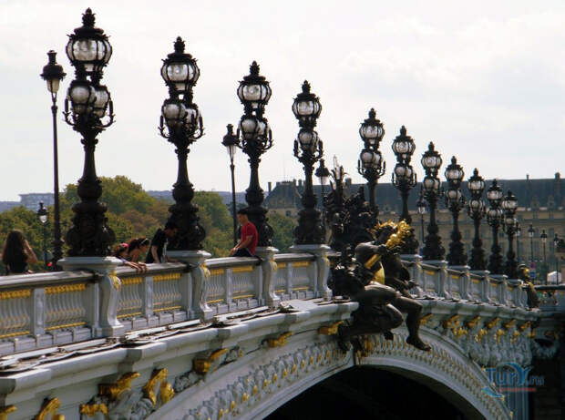 Прогулка по мосту в Париже. Мост Александра III