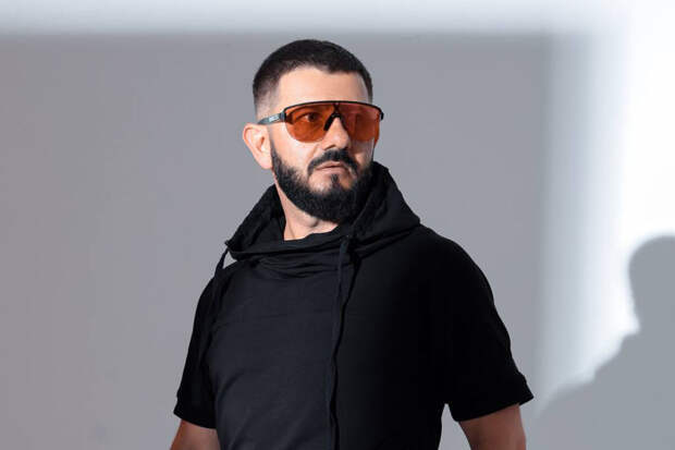 Актер Галустян признался, что справляется с хейтом походами в зал и вкусной едой