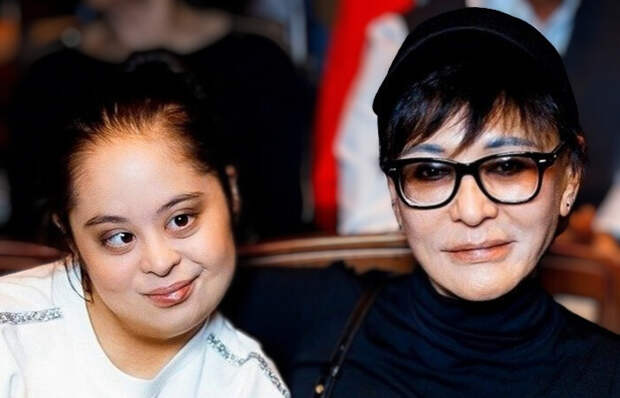 «Он не потянет двоих»: почему 28-летняя дочь Ирины Хакамады с синдромом Дауна не может выйти замуж за избранника