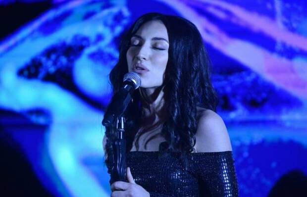 Всё-таки занялась музыкой.