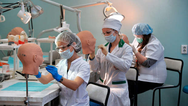 "Фонтанка": медикам в Петербурге предложили перечислять часть зарплаты на СВО