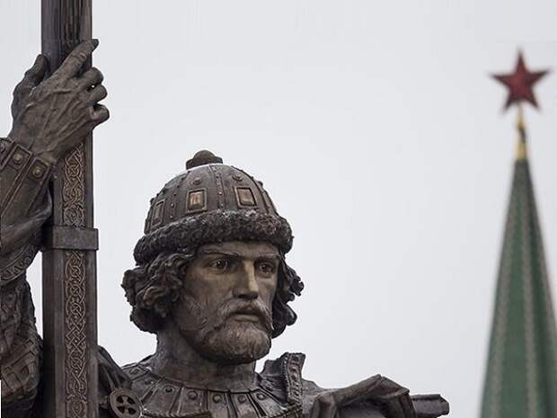 Памятник князю Владимиру в Москве