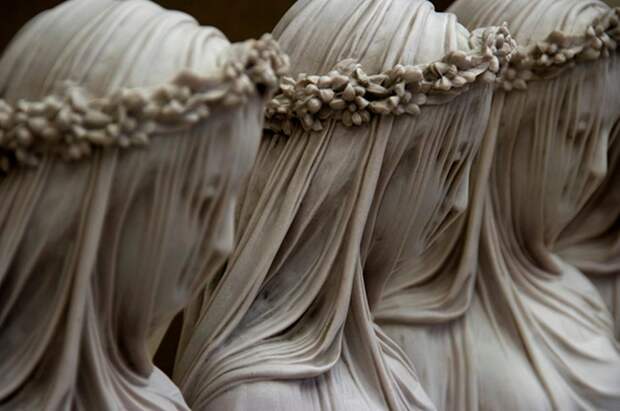 Мраморная вуаль на скульптуре «Весталки» 