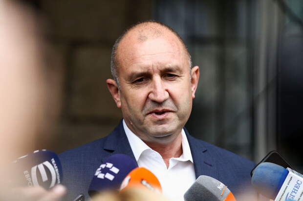 Welt: победа партии Радева в Болгарии станет препятствием для помощи Украине