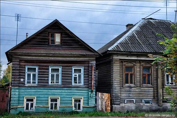 Старинные деревянные дома в центре Углича
