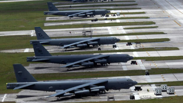 Стратегические бомбардировщики ВВС США B-52H с ядерным боеголовкой на Гуаме. Изображение Military Watch