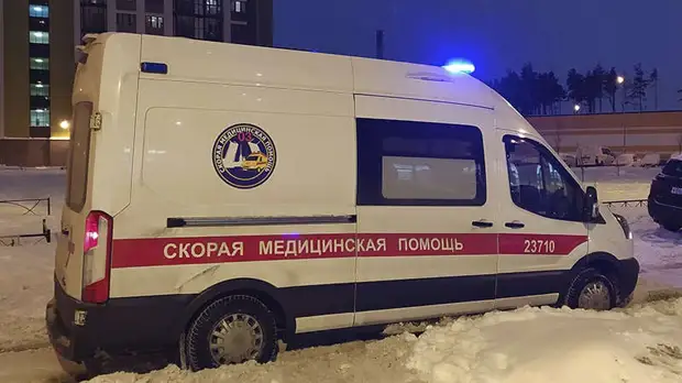 Пьяная девушка за рулем иномарки дважды переехала парня после застолья в Серпухове