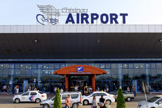Беляков : Аэропорт Кишинева превратили в «дуршлаг» для издевательств над людьми