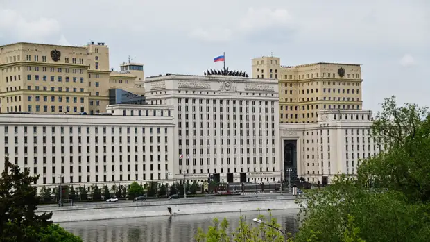 МО РФ: черноморские саперы обезвреживают дома в Херсонской области от боеприпасов ВСУ