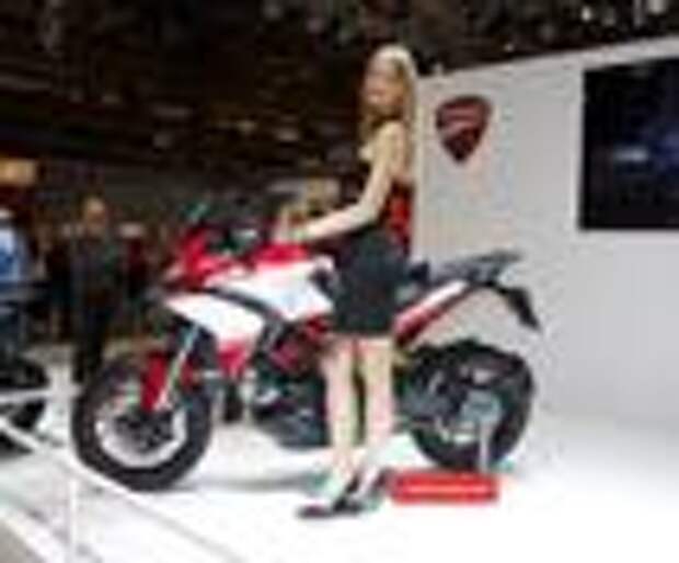 Самые красивые, самые сексуальные девушки мотосалона EICMA 2012
