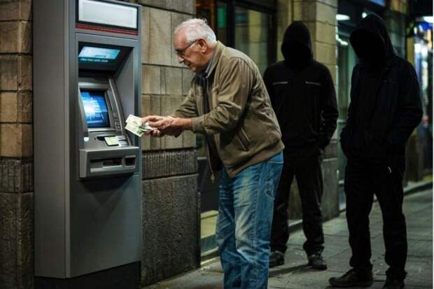 Московский пенсионер отдал мошенникам почти 300 млн рублей