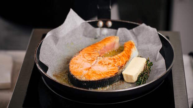 Больше ничего не прилипнет: как обычный лист пергамента спасет любую сковороду