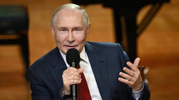 Совмещать в образовании дореволюционный и советский опыт: о чем Путин говорил в центре "Сириус"