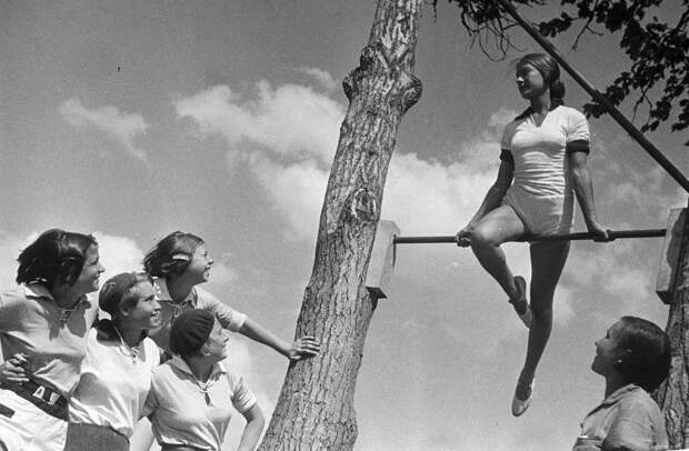 Советская жизнь в фотографиях легендарного корреспондента ТАСС Евзерихина