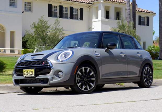 Автомобиль Mini Cooper S 4-Door Hardtop.