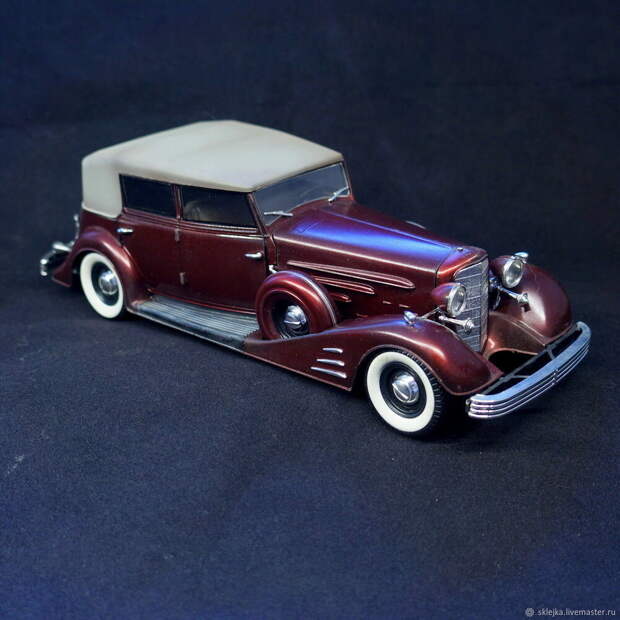 Модель автомобиля Cadillac Fleetwood 1/24