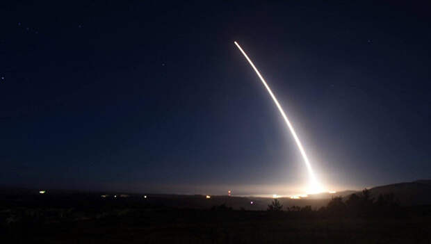 Испытания межконтинентальной баллистической ракеты Minuteman III. Архивное фото Испытания межконтинентальной баллистической ракеты Minuteman III. Архивное фото