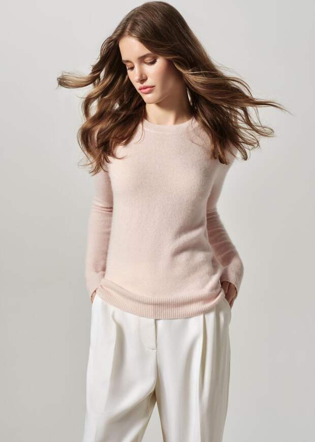 Джемпер Clear Cashmere из 100% кашемира, Present & Simple, 29 990 руб. (presentandsimple.com)