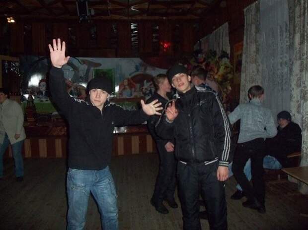 В соседнем селе дискотека...ЮхУуу. В соседнем селе дискотека...ЮхУуу.
