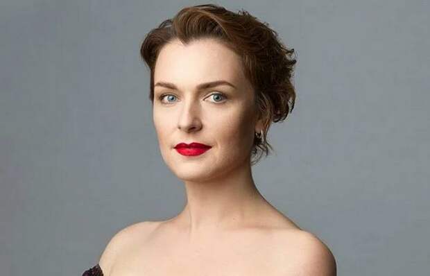 Амазонка с экрана, покорившая миллионы, но: почему 41-летняя Светлана Антонова «сбежала» из кино ради 4 детей и мужа?