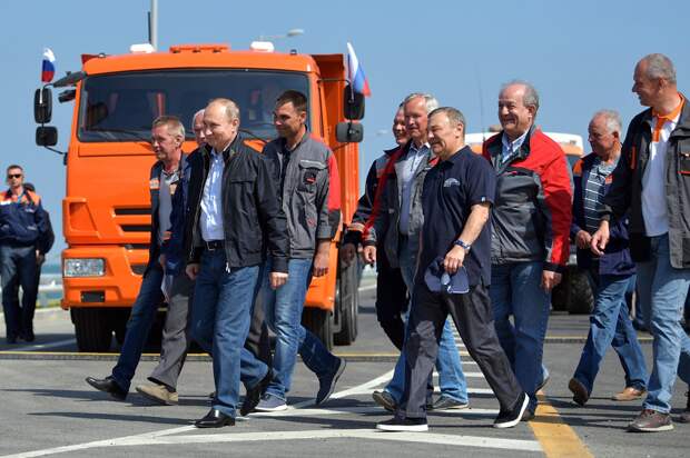 Путин доехал до митинг-концерта в Керчи, 15.05.18.png