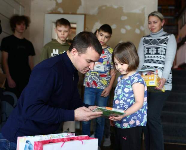 Вице-премьер РТ Ринат Садыков исполнил мечты двух юных жительниц Лисичанска и Рубежного