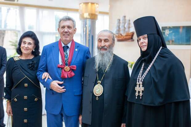 Хит-парад чуть-чуть беременных из Одессы продолжается — к клоунам и мэру, у которых «тут...