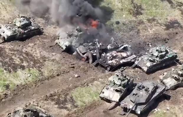 Дорога смерти: груды сожжённой техники врага у Константиновки (ВИДЕО)