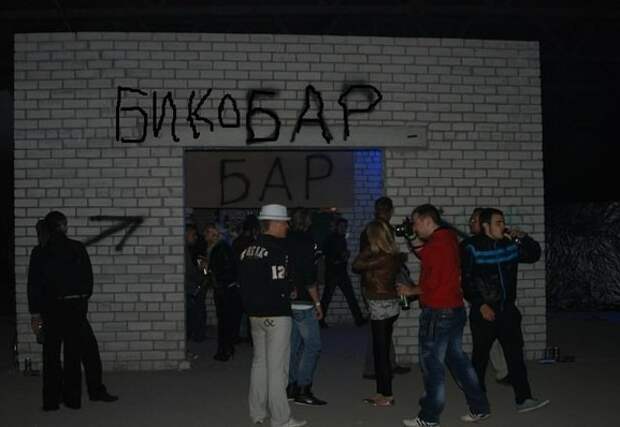 В соседнем селе дискотека...ЮхУуу. В соседнем селе дискотека...ЮхУуу.